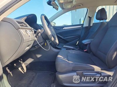 Zdjęcie 7 z 12 samochodu: 2013 VOLKSWAGEN PASSAT S VIN:1VWAP7A36DC023270 - miniatura