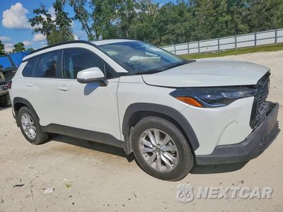 Czwarte zdjęcie samochodu z boku: 2024 TOYOTA COROLLA CROSS LE VIN:7MUBAAAG8RV092675 - miniatura