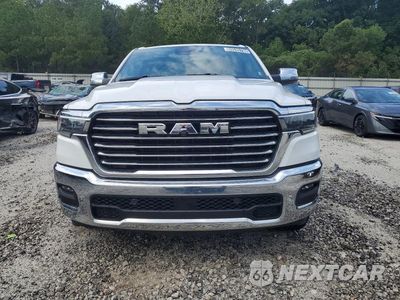 Piąte zdjęcie samochodu w środku: 2026 RAM 1500 LARAMIE VIN:1C6SRFJP5TN369304 - miniatura