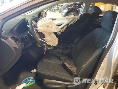Zdjęcie 7 z 12 samochodu: 2015 NISSAN SENTRA S VIN:3N1AB7AP2FY363520 - miniatura