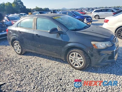 Czwarte zdjęcie samochodu z boku: 2017 CHEVROLET SONIC LS VIN:1G1JB5SH2H4144886 - miniatura