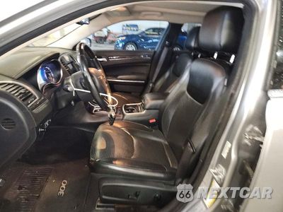 Zdjęcie 7 z 12 samochodu: 2017 CHRYSLER 300C VIN:2C3CCAEG0HH586680 - miniatura