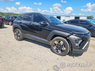 Czwarte zdjęcie samochodu z boku: 2024 HYUNDAI KONA SEL VIN:KM8HBCAB1RU047943 - miniatura