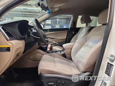 Zdjęcie 7 z 13 samochodu: 2016 HYUNDAI TUCSON VIN:KM8J3CA28GU051046 - miniatura