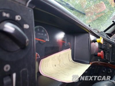 Zdjęcie 9 z 14 samochodu: 2007 VOLVO VNL SEMI TRUCK VIN:4V4NC9TG17N437825 - miniatura