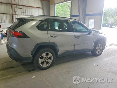 Trzecie zdjęcie samochodu z tyłu: 2021 TOYOTA RAV4 XLE VIN:2T3W1RFV9MW152827 - miniatura