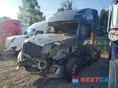 2015 VOLVO VN VNL 4V4NC9EH2FN190349 - główne zdjęcie licytacji z USA - miniatura