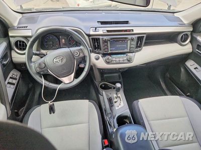 Zdjęcie 8 z 12 samochodu: 2017 TOYOTA RAV4 XLE VIN:2T3WFREV2HW391760 - miniatura