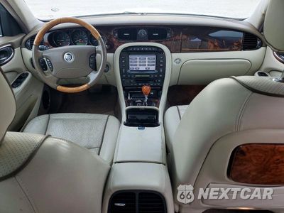 Zdjęcie 8 z 12 samochodu: 2008 JAGUAR XJ VANDEN PLAS VIN:SAJWA82B68SH28396 - miniatura