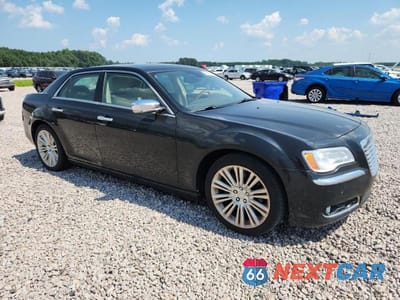 Czwarte zdjęcie samochodu z boku: 2013 CHRYSLER 300C VIN:2C3CCAET7DH618760 - miniatura