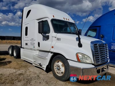 Czwarte zdjęcie samochodu z boku: 2017 FREIGHTLINER CASCADIA 125 SEMI TRUCK VIN:1FUJGLBG4HLHV6867 - miniatura