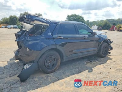 Trzecie zdjęcie samochodu z tyłu: 2024 FORD EXPLORER POLICE INTERCEPTOR VIN:1FM5K8ABXRGA25342 - miniatura
