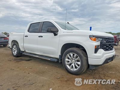 Czwarte zdjęcie samochodu z boku: 2022 CHEVROLET SILVERADO K1500 CUSTOM VIN:1GCPDBEK8NZ535542 - miniatura
