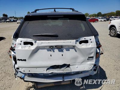 Zdjęcie 6 z 13 samochodu: 2025 TOYOTA RAV4 XSE VIN:JTMFB3FV9SD269988 - miniatura
