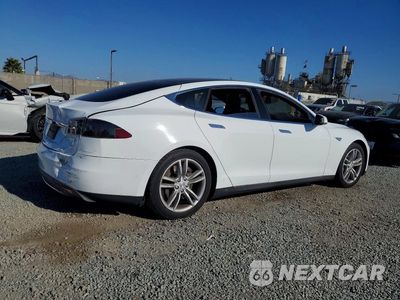 Trzecie zdjęcie samochodu z tyłu: 2014 TESLA MODEL S VIN:5YJSA1H11EFP63291 - miniatura