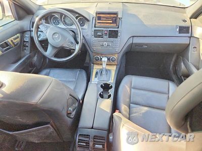 Zdjęcie 8 z 13 samochodu: 2009 MERCEDES-BENZ C 350 VIN:WDDGF56X99R050795 - miniatura