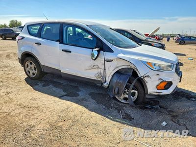 Czwarte zdjęcie samochodu z boku: 2017 FORD ESCAPE S VIN:1FMCU0F77HUE31604 - miniatura