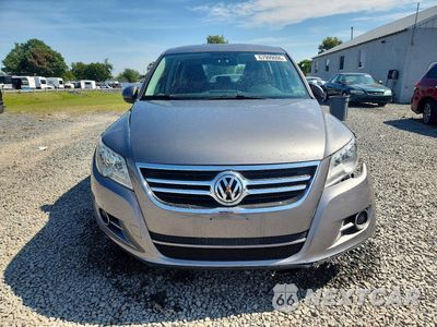 Piąte zdjęcie samochodu w środku: 2011 VOLKSWAGEN TIGUAN S VIN:WVGBV7AX6BW535263 - miniatura