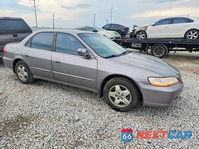 Czwarte zdjęcie samochodu z boku: 2000 HONDA ACCORD EX VIN:1HGCG1658YA081208 - miniatura