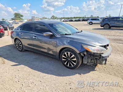 Czwarte zdjęcie samochodu z boku: 2018 NISSAN ALTIMA 2.5 SV VIN:1N4AL3AP7JC105651 - miniatura
