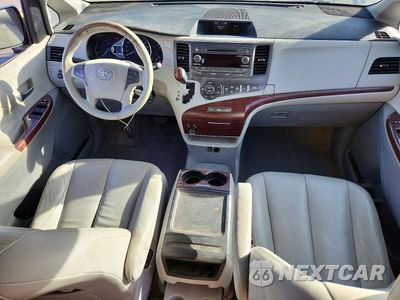 Zdjęcie 8 z 14 samochodu: 2013 TOYOTA SIENNA XLE 8-PASSENGER VIN:5TDYK3DCXDS387209 - miniatura