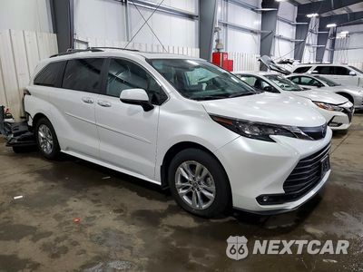 Czwarte zdjęcie samochodu z boku: 2025 TOYOTA SIENNA XLE 7-PASSENGER VIN:5TDJSKFC9SS202248 - miniatura