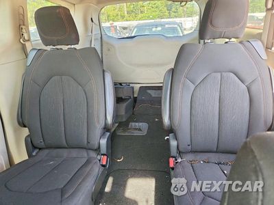 Zdjęcie 10 z 13 samochodu: 2019 CHRYSLER PACIFICA TOURING PLUS VIN:2C4RC1FG4KR506948 - miniatura