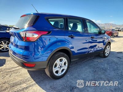 Trzecie zdjęcie samochodu z tyłu: 2018 FORD ESCAPE S VIN:1FMCU0F78JUD29699 - miniatura