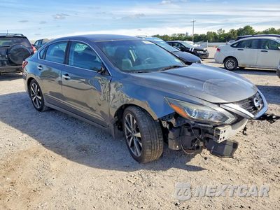 Czwarte zdjęcie samochodu z boku: 2017 NISSAN ALTIMA 2.5 SR VIN:1N4AL3AP3HC282482 - miniatura