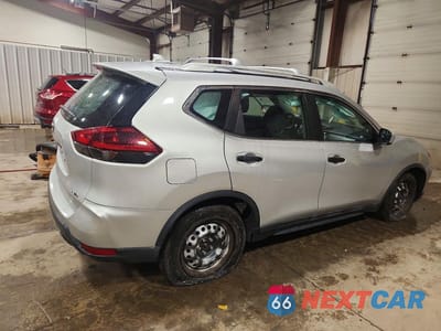 Trzecie zdjęcie samochodu z tyłu: 2018 NISSAN ROGUE S VIN:5N1AT2MV3JC749352 - miniatura