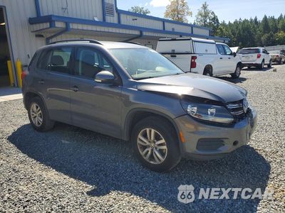Czwarte zdjęcie samochodu z boku: 2017 VOLKSWAGEN TIGUAN S VIN:WVGAV7AX0HK037572 - miniatura