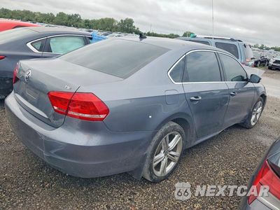 Trzecie zdjęcie samochodu z tyłu: 2015 VOLKSWAGEN PASSAT S VIN:1VWAS7A37FC080739 - miniatura