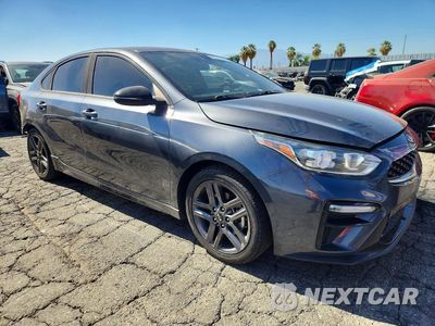 Czwarte zdjęcie samochodu z boku: 2021 KIA FORTE GT LINE VIN:3KPF34AD3ME317813 - miniatura