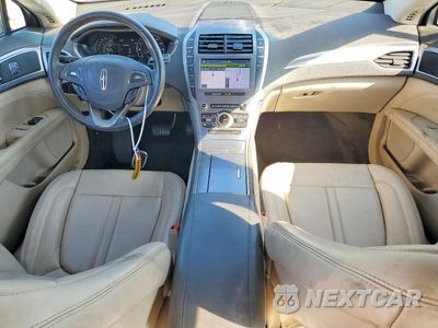 Zdjęcie 8 z 13 samochodu: 2020 LINCOLN MKZ VIN:3LN6L5A97LR609761 - miniatura