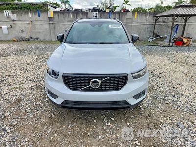 Piąte zdjęcie samochodu w środku: 2021 VOLVO XC40 T5 R-DESIGN VIN:YV4162UM7M2482856 - miniatura