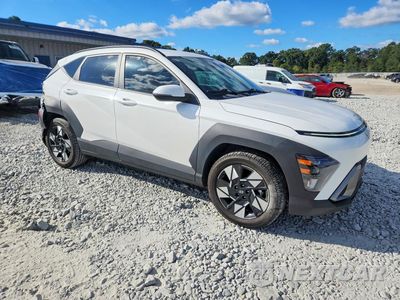 Czwarte zdjęcie samochodu z boku: 2024 HYUNDAI KONA SEL VIN:KM8HC3AB4RU079380 - miniatura