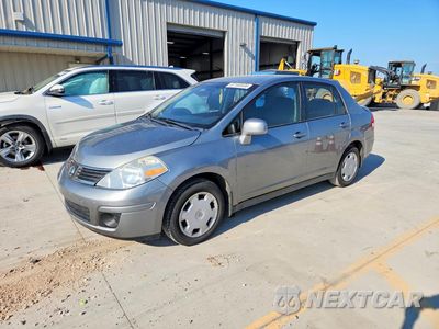 2009 NISSAN VERSA 1.8 S 3N1BC11E69L396678 - główne zdjęcie licytacji z USA - miniatura