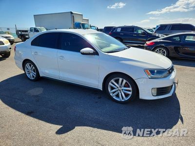 Czwarte zdjęcie samochodu z boku: 2014 VOLKSWAGEN JETTA GLI VIN:3VW5T7AJ7EM350417 - miniatura