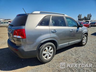 Trzecie zdjęcie samochodu z tyłu: 2011 KIA SORENTO LX VIN:5XYKT4A1XBG076935 - miniatura
