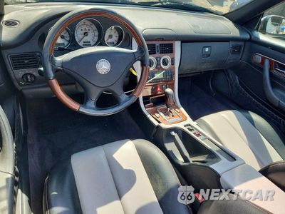 Zdjęcie 8 z 13 samochodu: 2001 MERCEDES-BENZ SLK 320 VIN:WDBKK65F61F190824 - miniatura