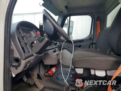 Zdjęcie 7 z 12 samochodu: 2023 FREIGHTLINER BUSINESS CLASS M2 BOX TRUCK VIN:1FVACWFC4PHUA3880 - miniatura