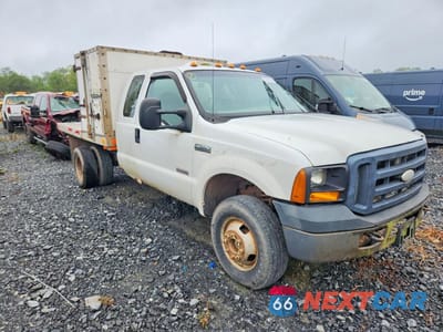 Czwarte zdjęcie samochodu z boku: 2006 FORD F350 SUPER DUTY VIN:1FDWX37P46EB26878 - miniatura