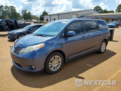 2017 TOYOTA SIENNA XLE 8-PASSENGER 5TDYZ3DC1HS778279 - główne zdjęcie licytacji z USA - miniatura