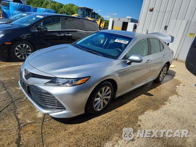 2018 TOYOTA CAMRY LE 4T1B11HK3JU075900 - główne zdjęcie licytacji z USA - miniatura
