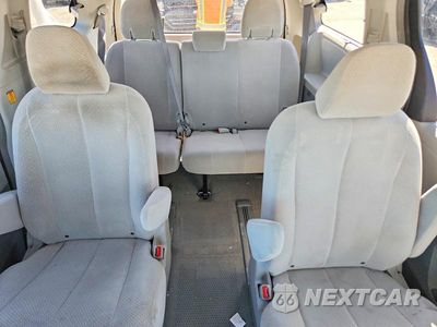 Zdjęcie 10 z 13 samochodu: 2013 TOYOTA SIENNA LE VIN:5TDJK3DC2DS067769 - miniatura