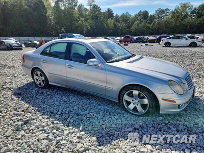 Czwarte zdjęcie samochodu z boku: 2007 MERCEDES-BENZ E 550 VIN:WDBUF72X07B079587 - miniatura