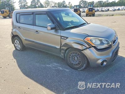 Czwarte zdjęcie samochodu z boku: 2013 KIA SOUL BASE VIN:KNDJT2A54D7564457 - miniatura