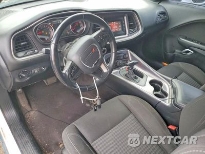 Zdjęcie 8 z 12 samochodu: 2017 DODGE CHALLENGER SXT VIN:2C3CDZAG3HH659185 - miniatura