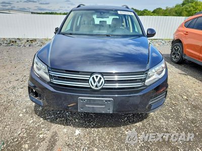 Piąte zdjęcie samochodu w środku: 2016 VOLKSWAGEN TIGUAN S VIN:WVGBV7AX7GW607725 - miniatura