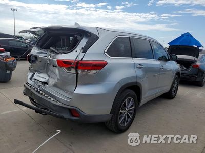 Trzecie zdjęcie samochodu z tyłu: 2018 TOYOTA HIGHLANDER XLE VIN:5TDKZRFH6JS532433 - miniatura